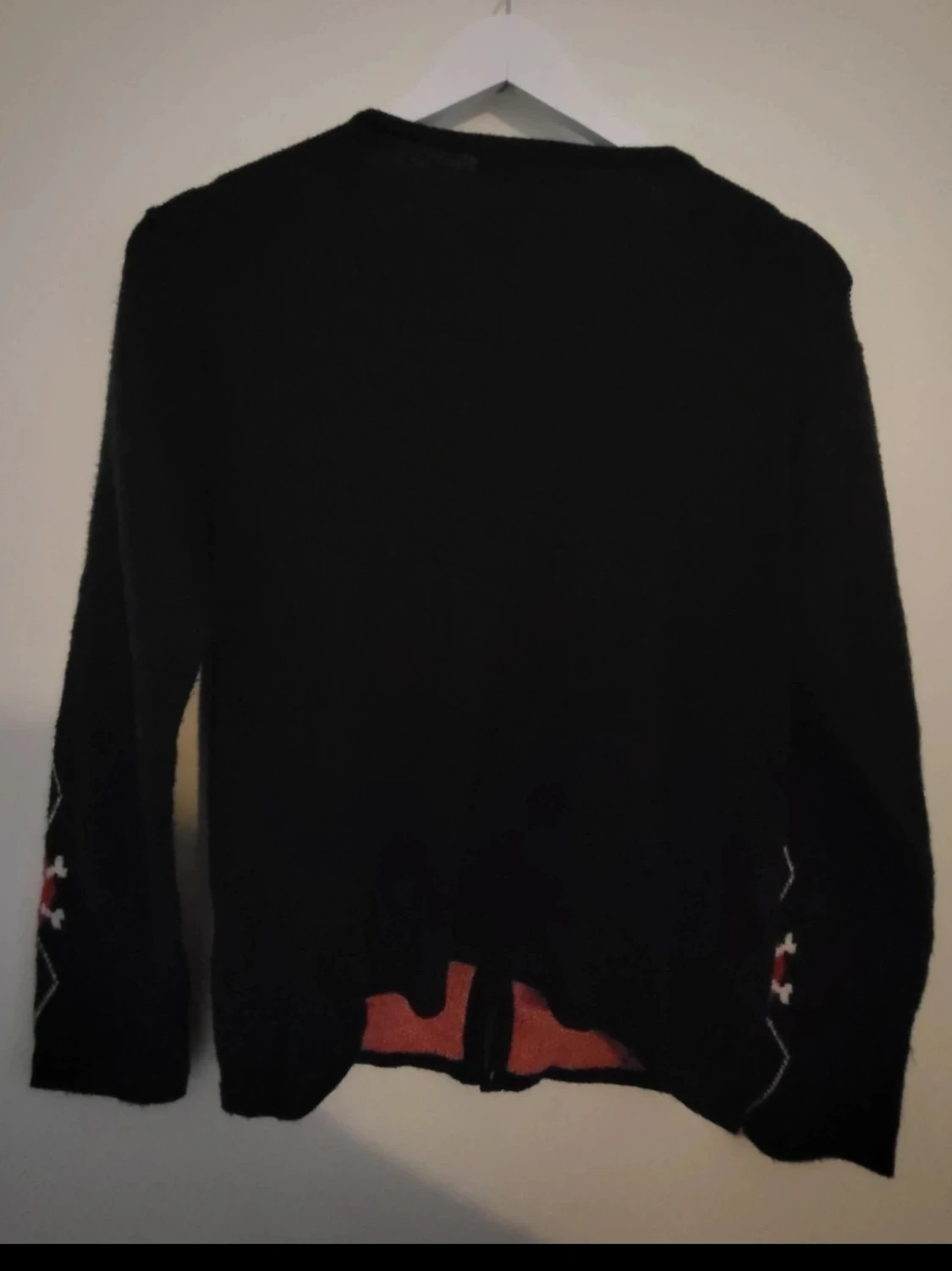 Finstickad kofta med skallar - 1