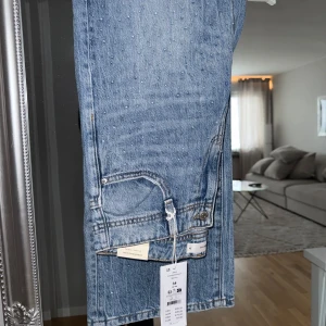 Jeans med strass - Helt nya med lappar, nypris 599:-