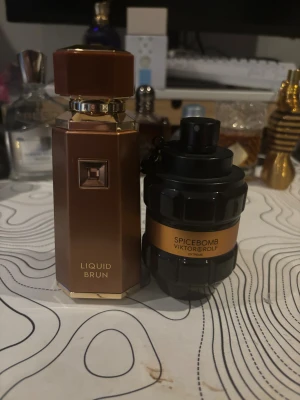 Sampels  - 10ml och 5ml av parfymerna på bild