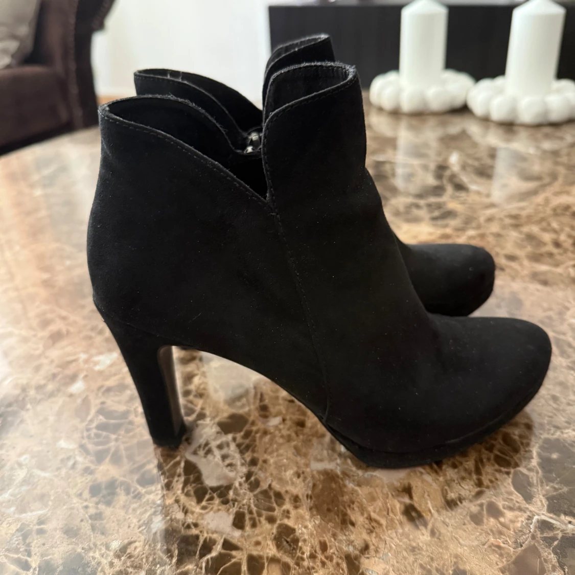 Svarta stövletter med klack