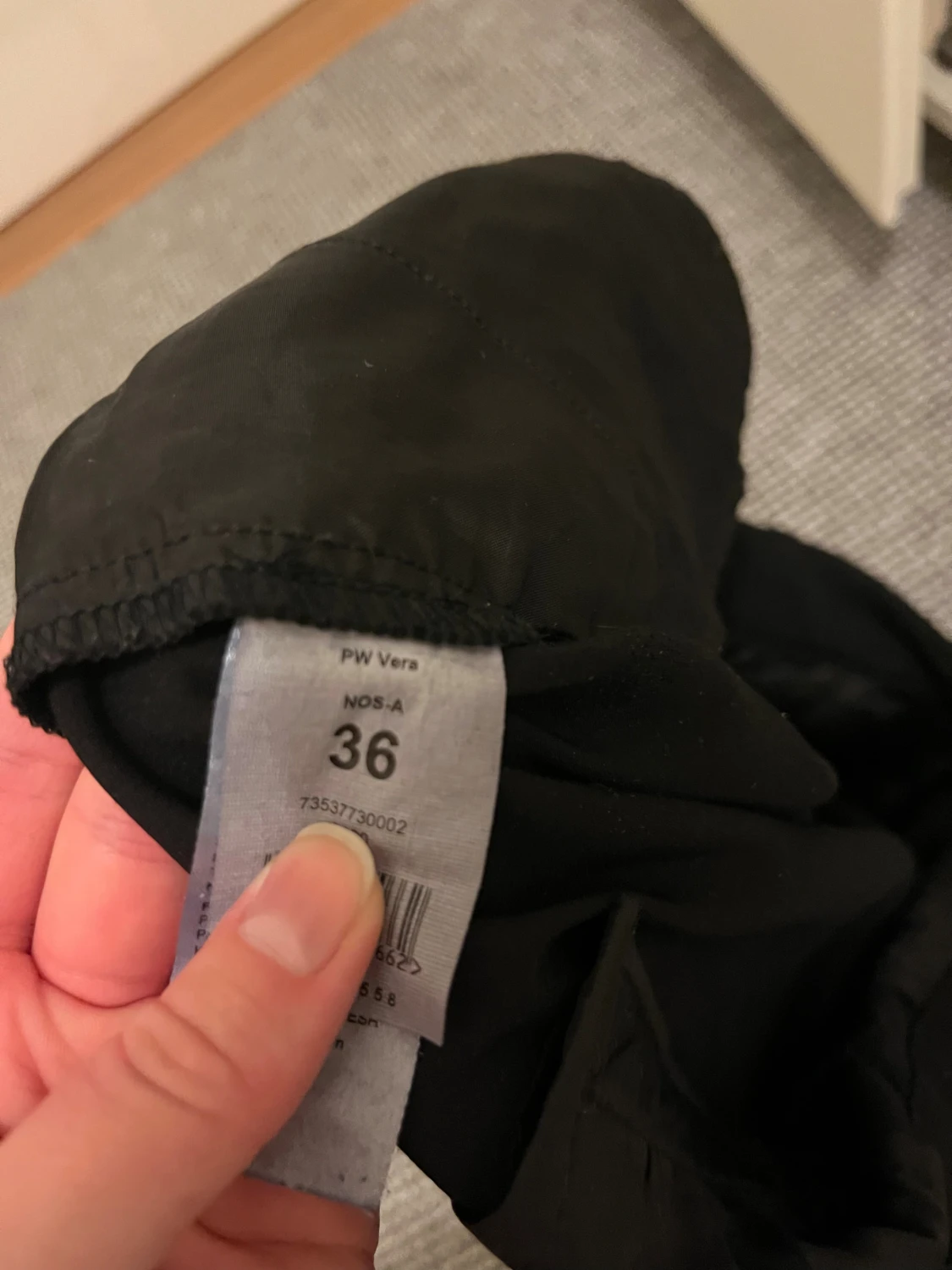 Svarta Vera flare kostymbyxor BikBok - 2