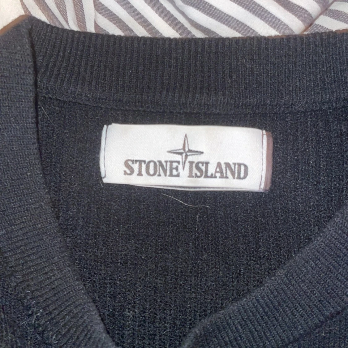 Svart stickad Stone Island tröja - 2