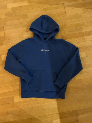 Air Jordan Hoodie - En blå hoodie från Air Jordan i storlek S/M. Hoodie är i bra skick och inga synliga skador.