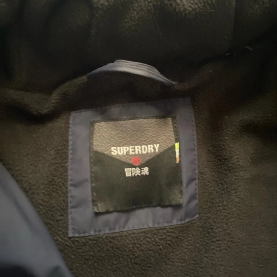 Mörkblå pufferjacka från Superdry - 3
