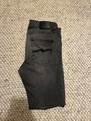 Nudie jeans - Ett par riktigt snygga nudie jeans i mycket fint skick. De är modellen lean Dean. Slim fit. Hör av dig vid minsta fundering!