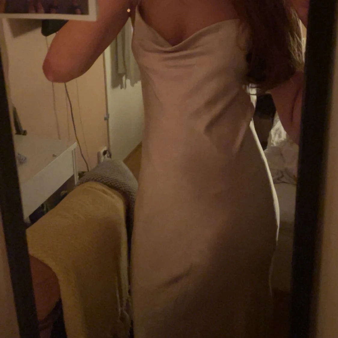 Champagnefärgad långklänning Boohoo - 1