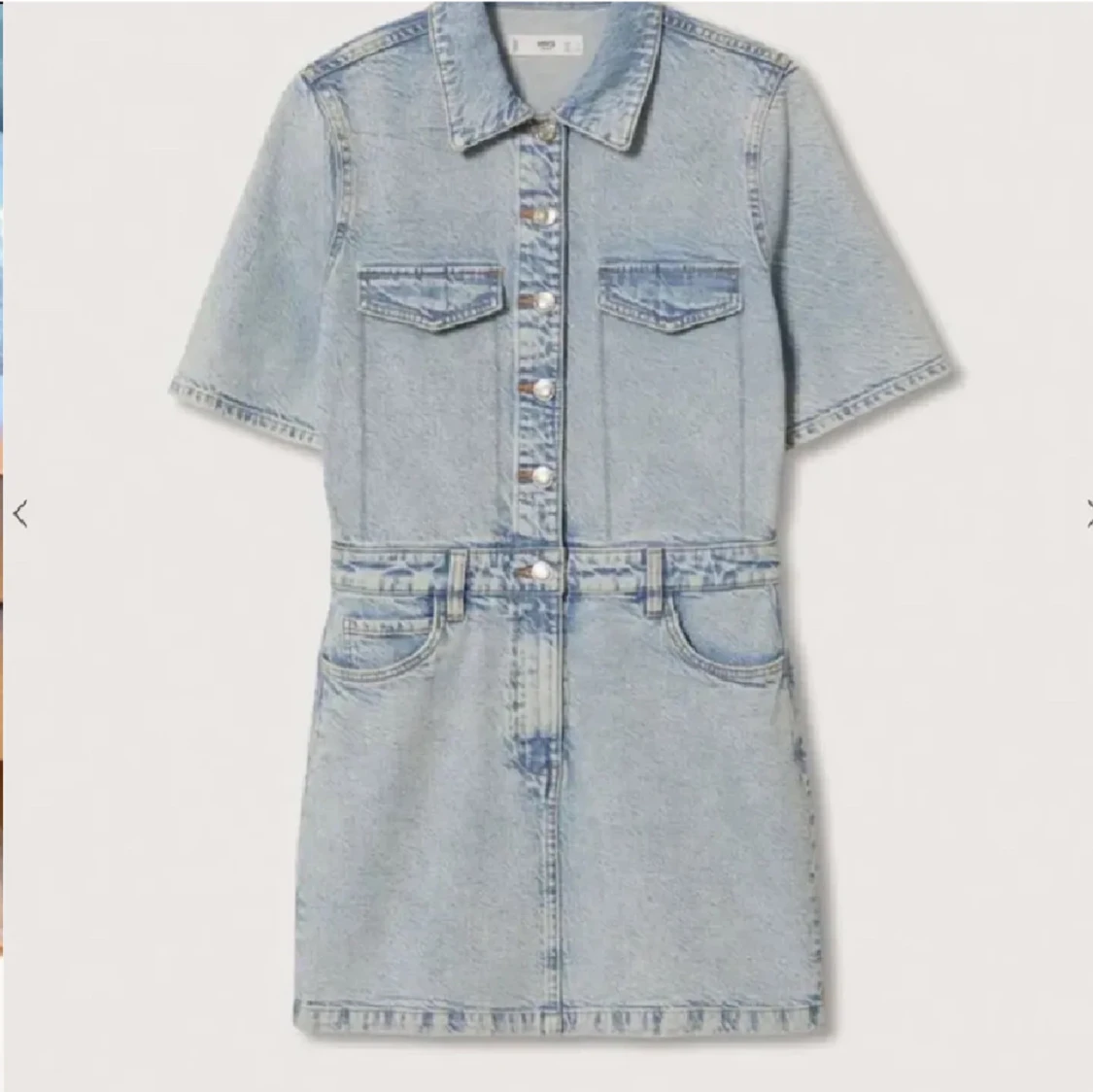 Kort jeansklänning med knappar - 1