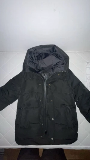  Canada goose Macmillan -  Säljer Denna jackan eftersom att jag har ingen användning för att den har blivit för liten storlek. S.