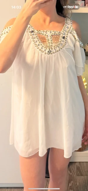 Klänning - Köpte denna till en skolavslutning för flera år sen, endast använd en gång!