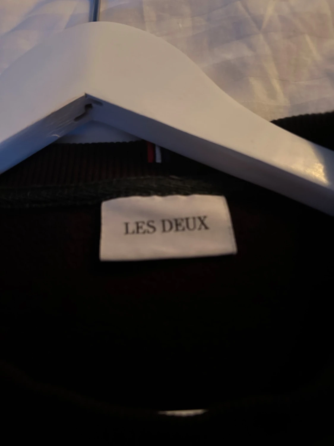 Svart sweatshirt från Les Deux - 2