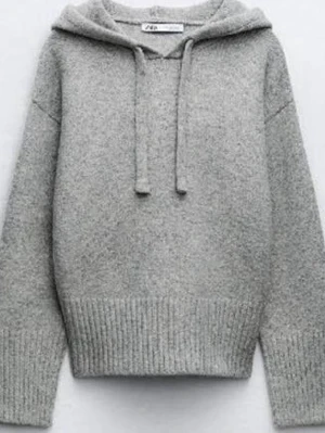 Stickad Grå Hoodie Zara - Säljer denna populära stickade hoodien från Zara då jag inte använder den, skriv för fler bilder 