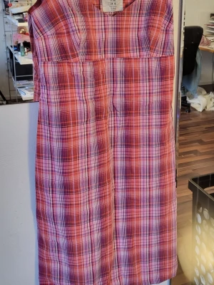 Rutig klänning - Såå söt rutig klänning med knytband, 100% bomull