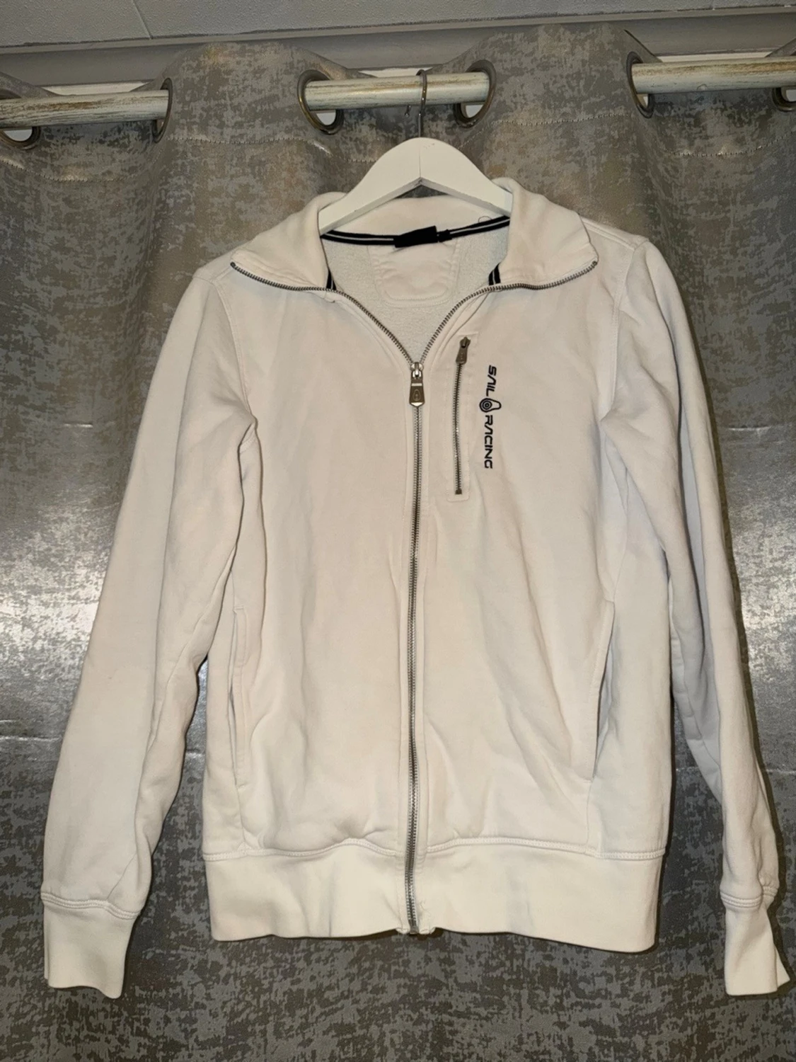 Vit hoodie från Sail Racing - 1