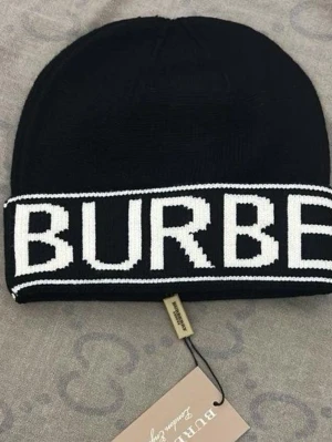 Burbber mössa  - Jättesnygg mössa 