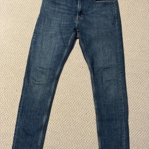 Tiger of Sweden slim jeans - Slim fit jeans från Tiger of Sweden, mycket bra skick. Storlek 30w, 32L. Modellen heter evolve. 