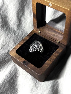 Etched Skull Ring - Unisex, storlek 7