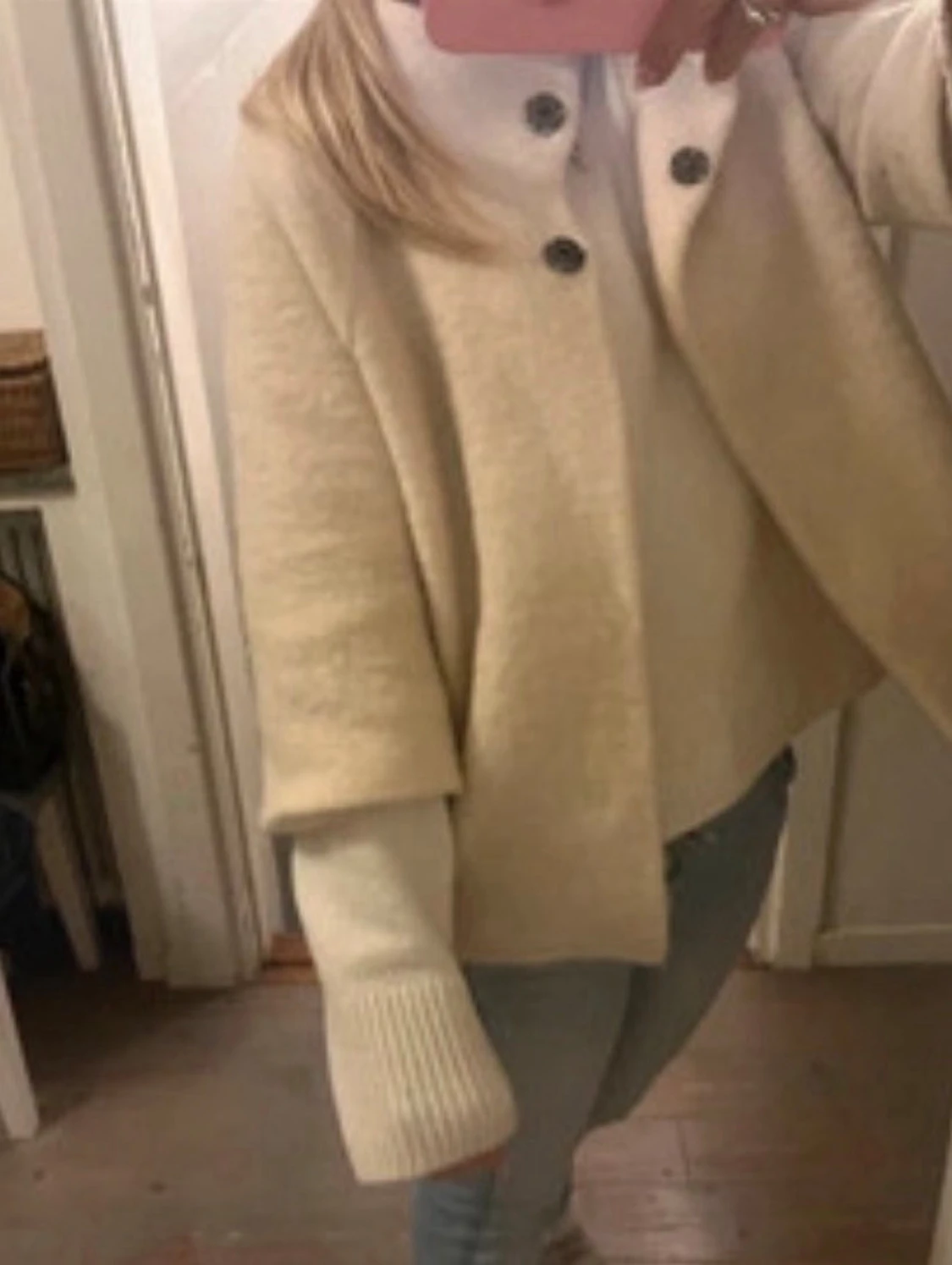 Beige kappa med knappar - 1