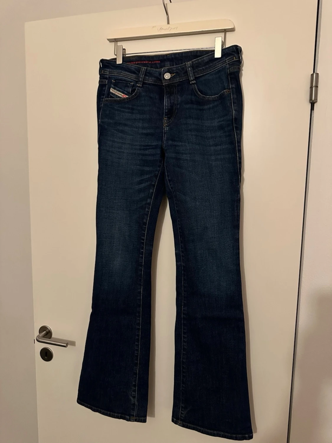 Mörkblå bootcut jeans från Diesel