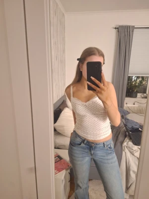 Ljusblåa jeans - Ljusblåa jeans från hm divided. Använt många gånger men har inga konstigheter och är i bra skick.