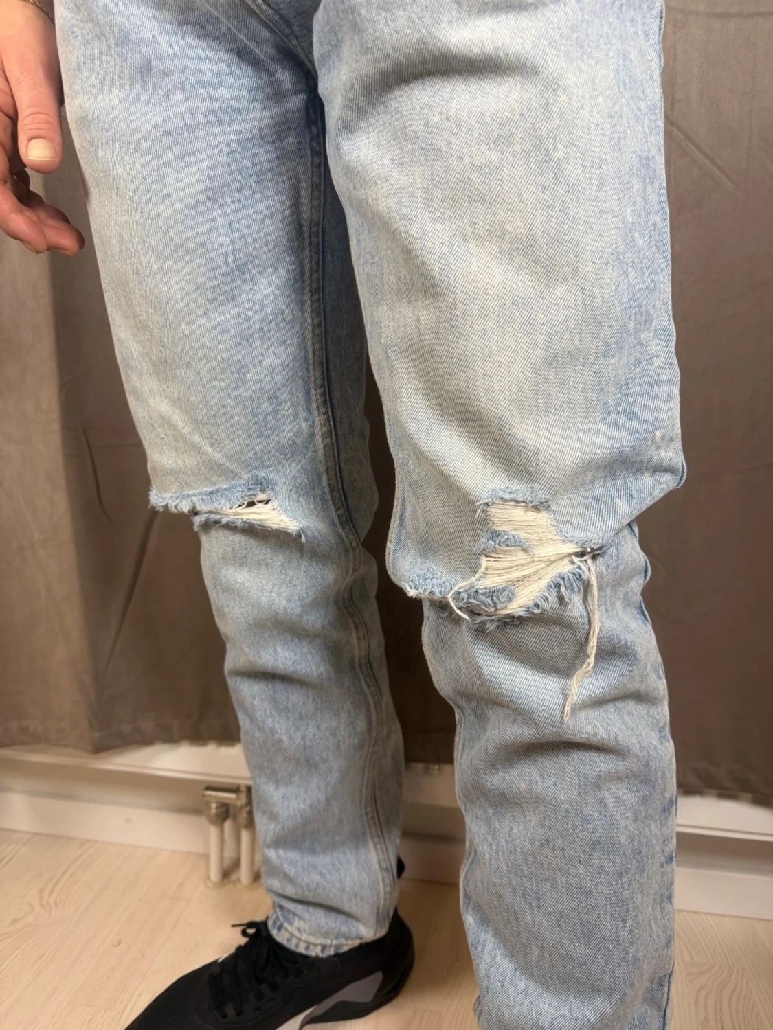 Ljusblå ripped jeans från FSBN Denim - 2