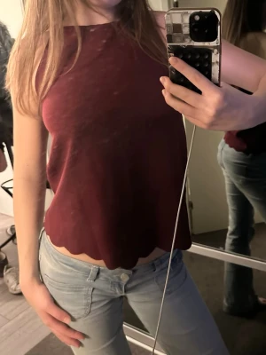 Vinröd ärmlös linnetopp - Söt topp! 