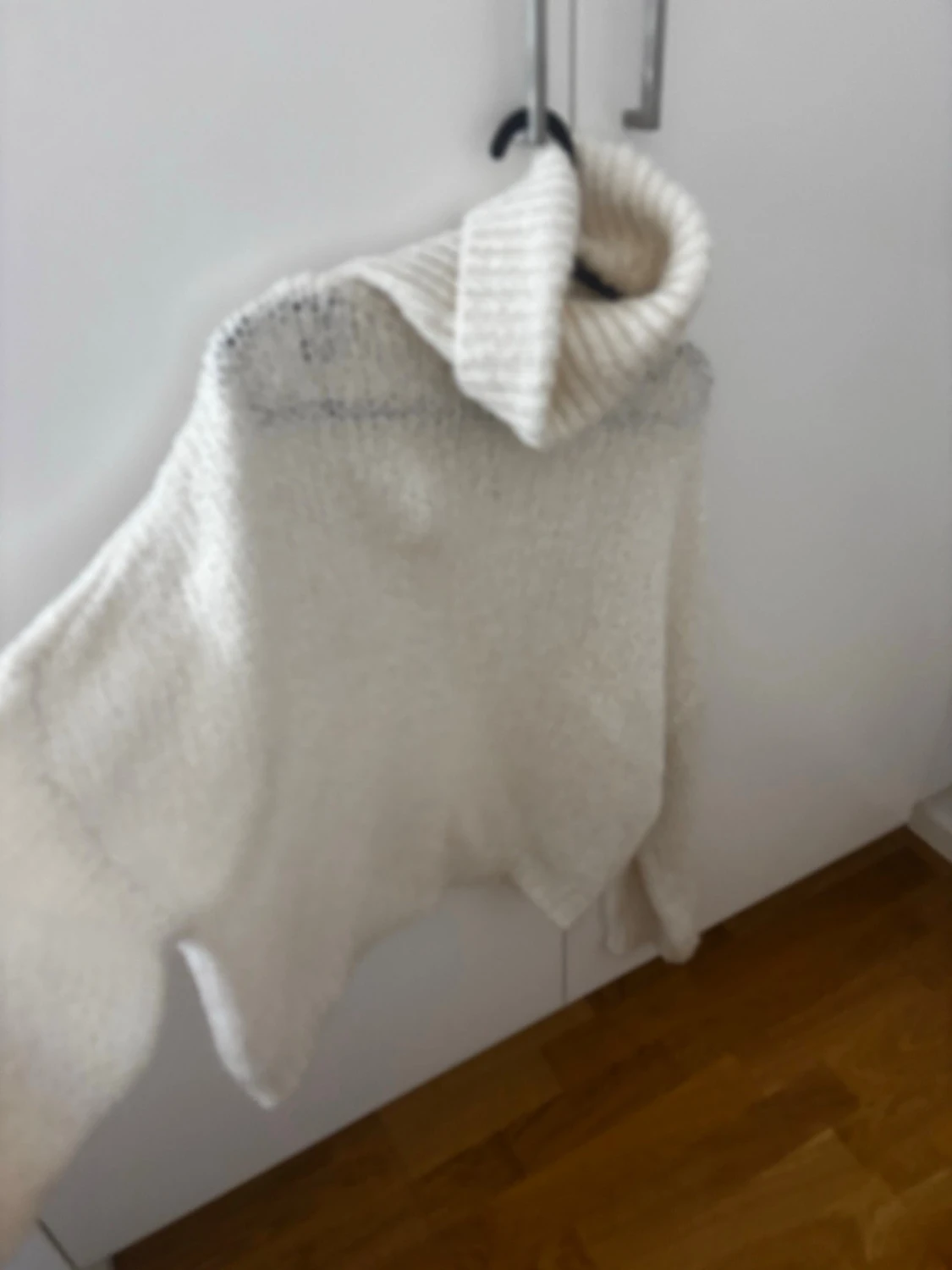 Vit stickad polotröja - 2