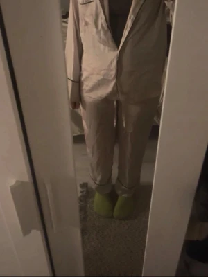 Pyjamas set - Jätte mysigt pyjamas set satin