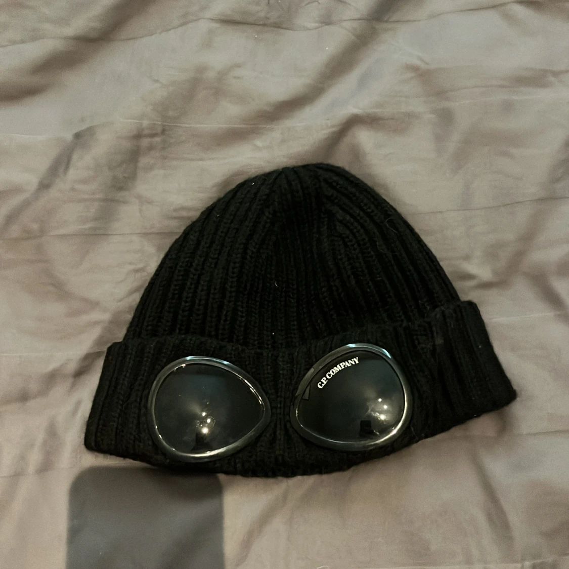 Svart C.P. Company goggle mössa