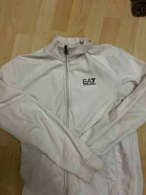 Vit zip Armani tröja - Vit schysst Armani tröja i s/xs