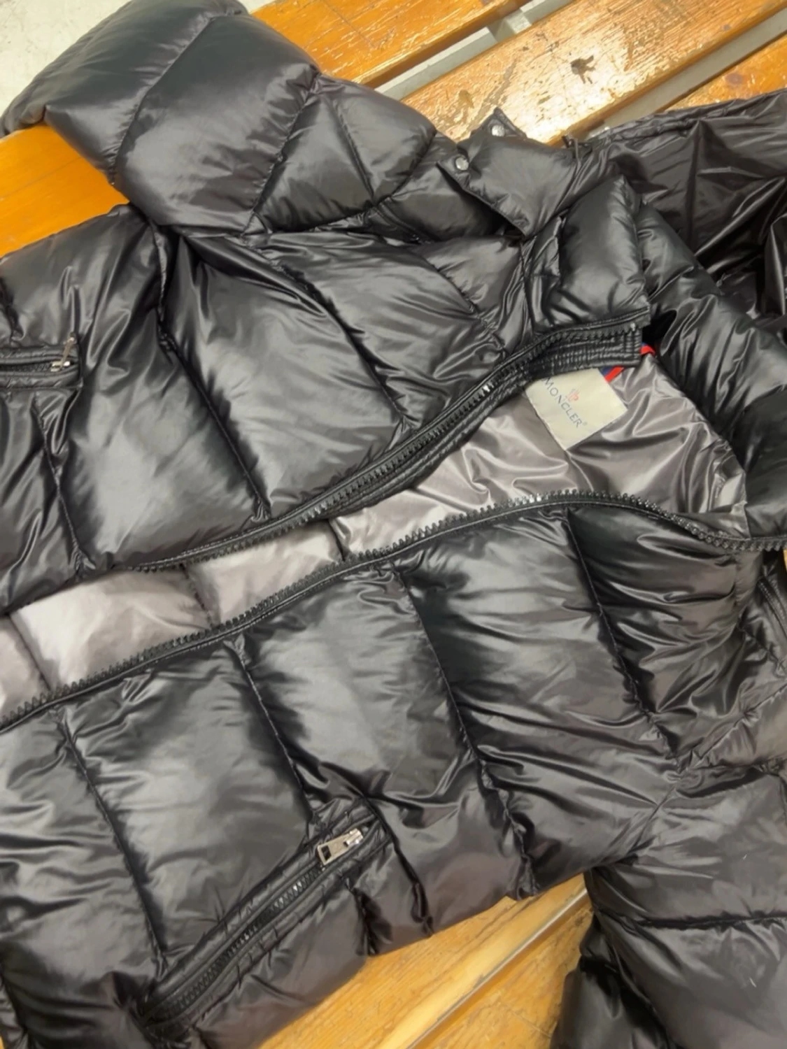 Svart Moncler dunjacka med huva - 3