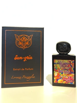 Sun-gria Extrait de Parfum 50ml - Säljer min Lorenzo Pazzaglia Sun-Gria. 50 ml. Endast testad, 50/50 ml kvar. Og box ingår. Kan även ta byten, kom med förslag. Bara att höra av sig vid funderingar osv!