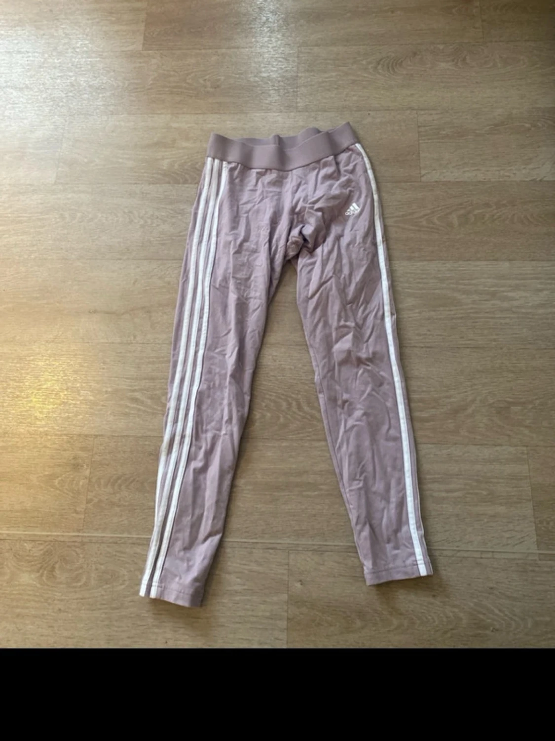 Ljuslila leggings från Adidas