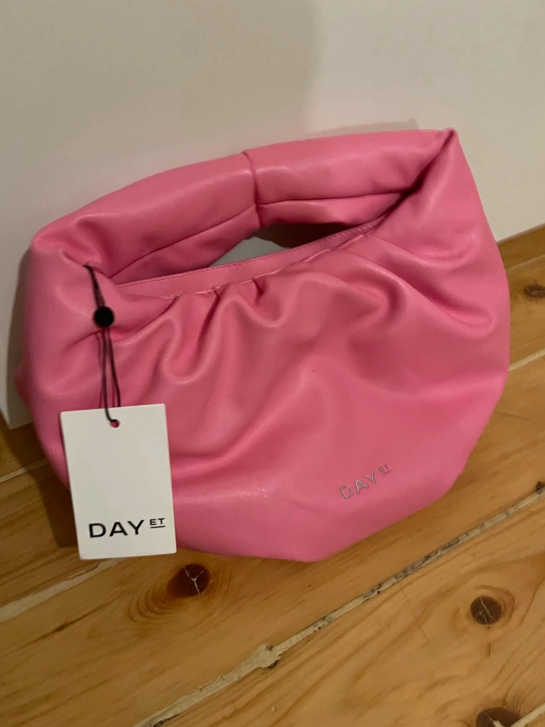 Rosa axelväska från DAY ET