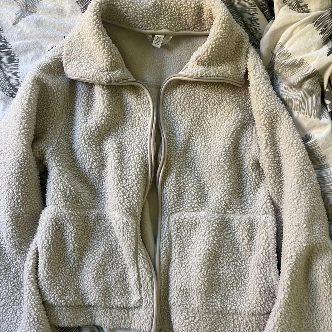 Beige teddyjacka med dragkedja - 1