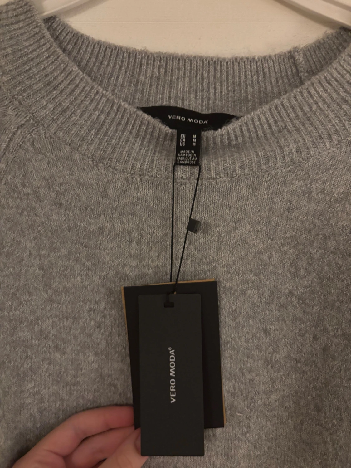 Grå stickad tröja från Vero Moda - 1