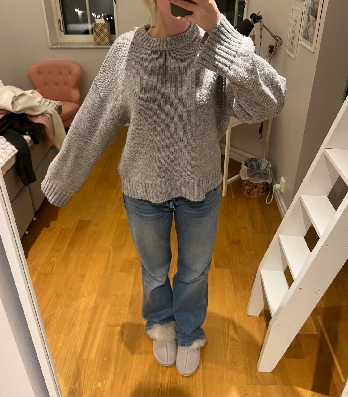 Grå stickad tröja  - 1