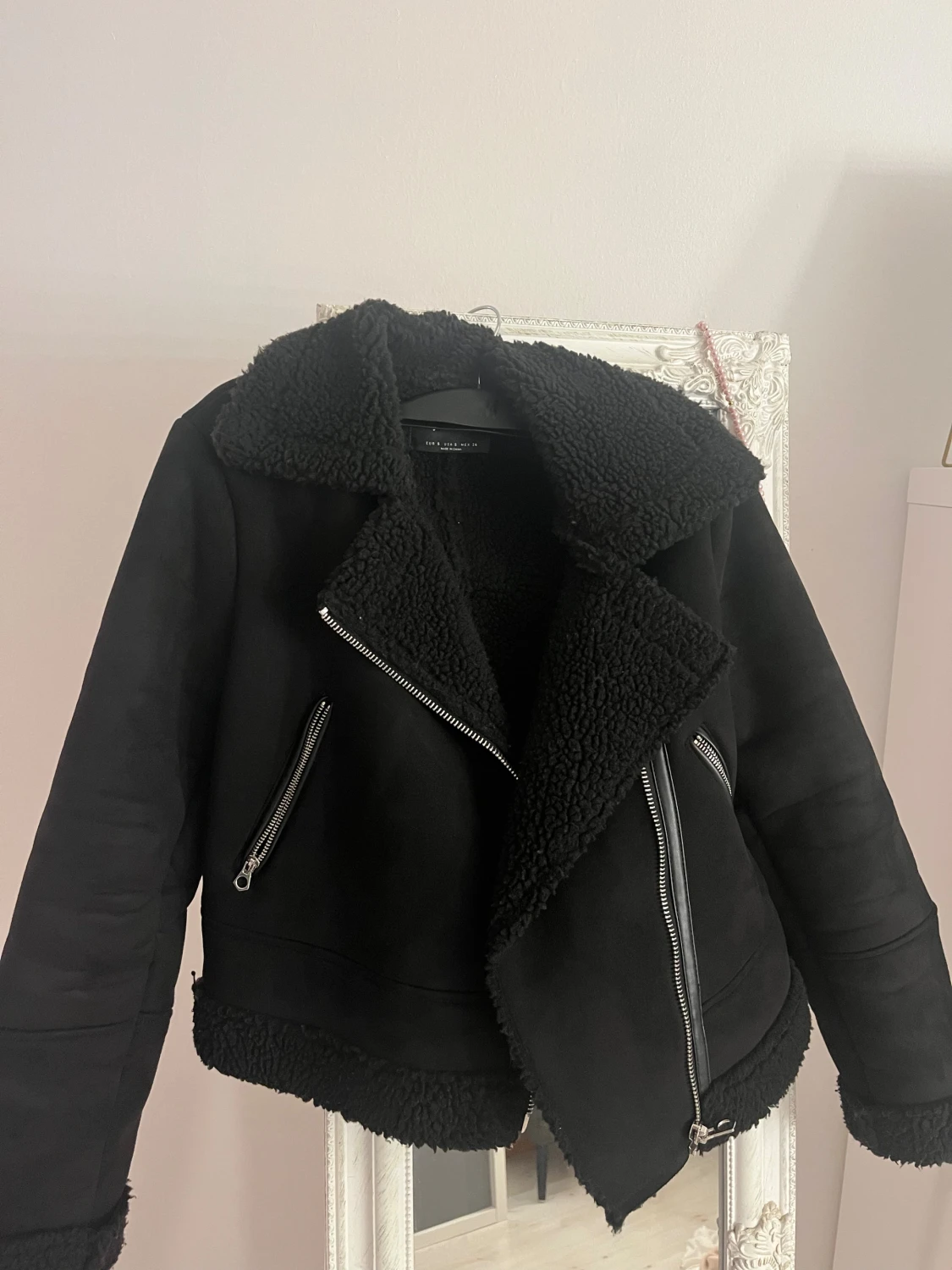 Svart teddyjacka