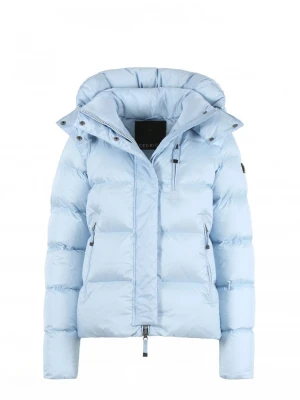 Ljusblå dunjacka från Cedrico - Snygg ljusblå dunjacka från Cedrico med stor huva och quiltad design. Jackan har dragkedja framtill, flera fickor med dragkedja och en cool badge på ärmen. Perfekt för kalla dagar när du vill vara både varm och stilren.