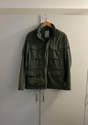 J.Lindeberg fieldjacka - Hej, säljer nu min extremt fina och eftertraktade fieldjacka från märket J.Lindberg i fint sick. Skriv vid fler funderingar. 