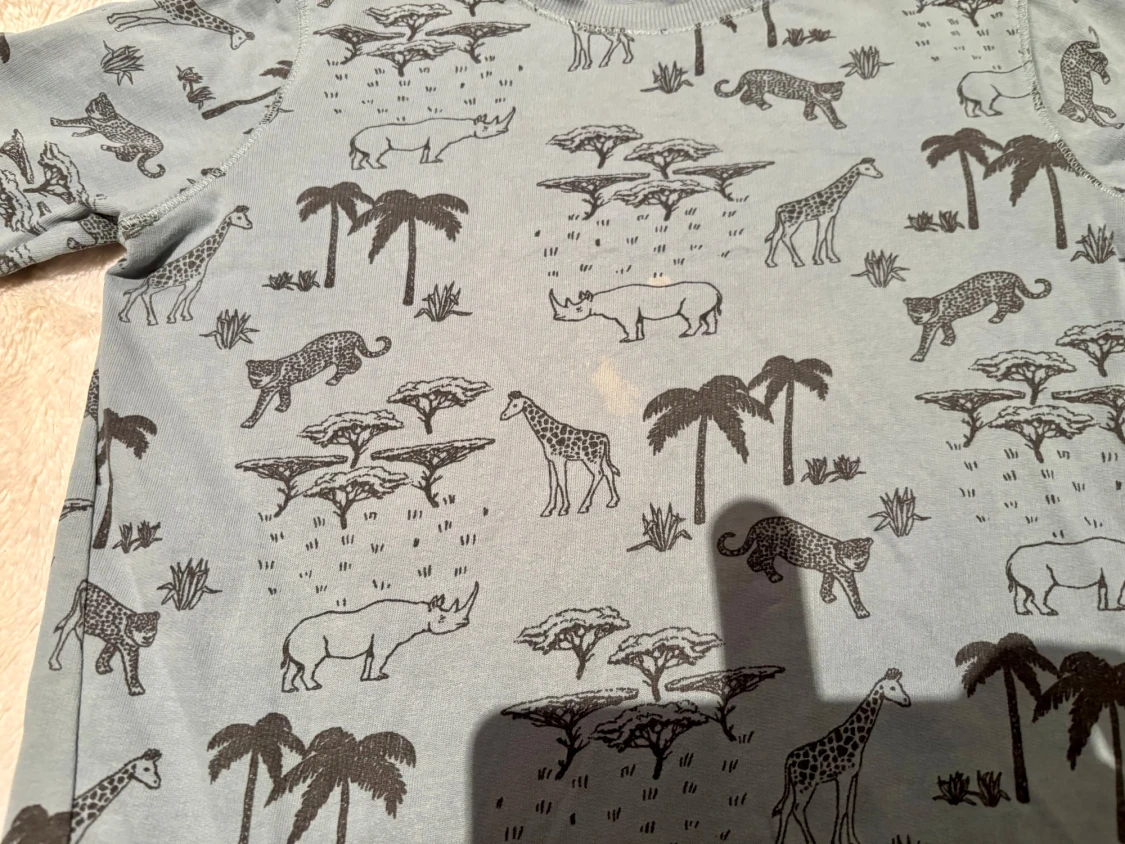 Blå sweatshirt med djurmönster från Lindex  - 4