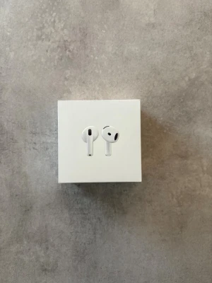 AirPods 4 - Helt nya Oöppnade AirPods 4