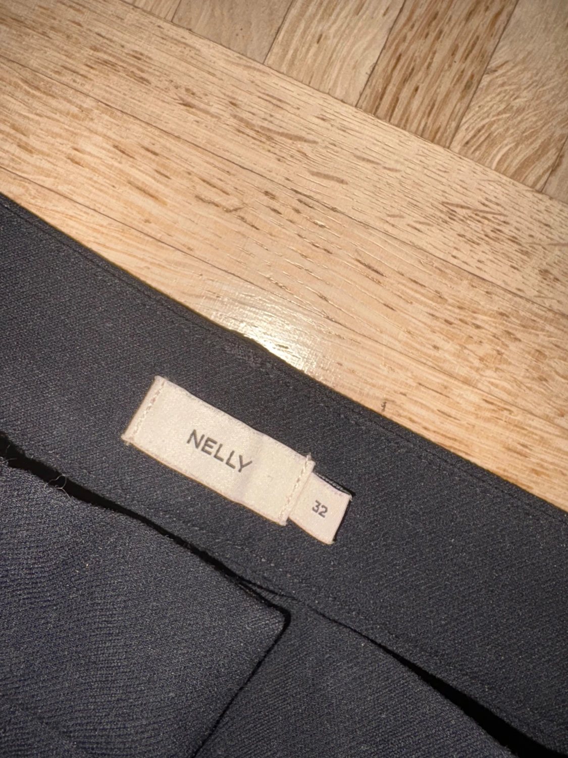 Svarta kostymbyxor från Nelly - 2