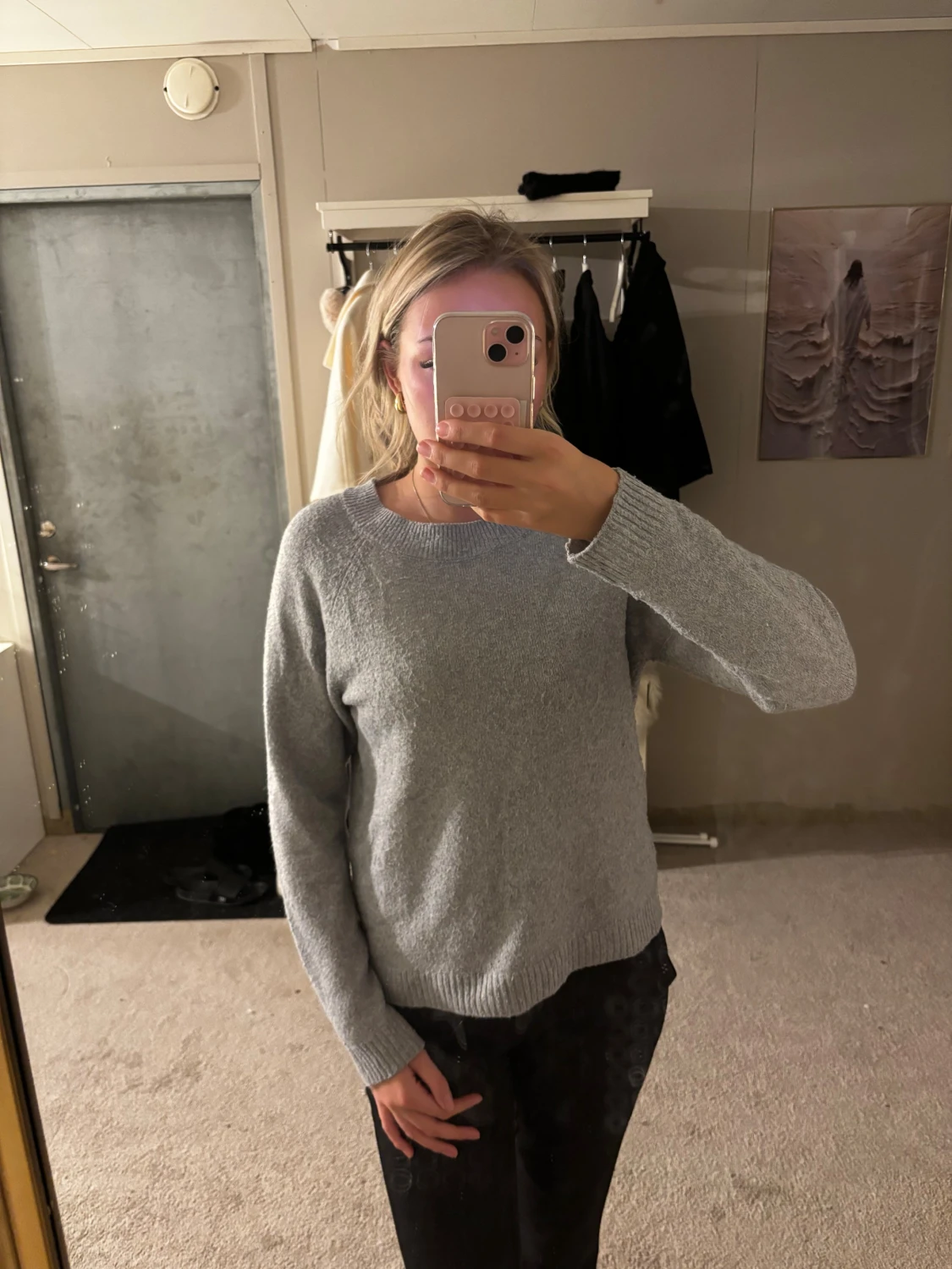 Ljusgrå stickad tröja med rund hals