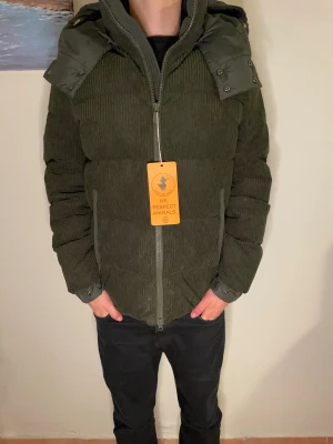 Save The Duck jacka - Helt ny Save the duck vinter jacka i storlek M. Nypris:4500kr mitt pris:2900kr! Hör av er vid frågor och funderingar!