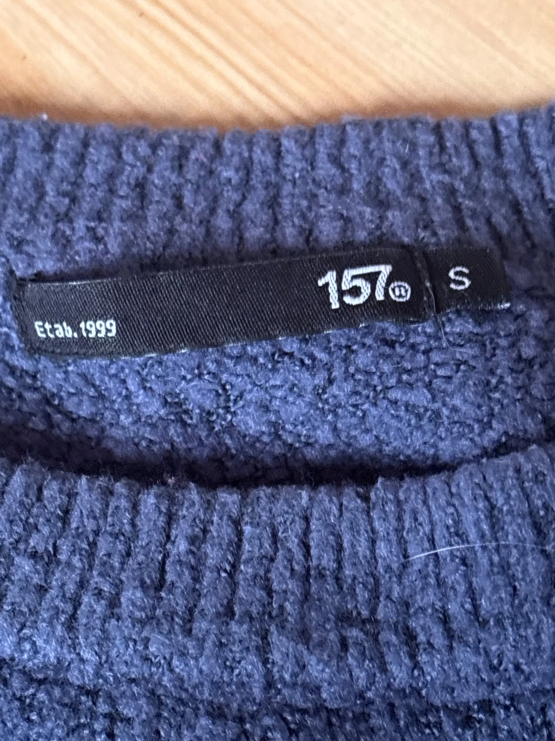 Mörkblå stickad tröja från 157 - 1