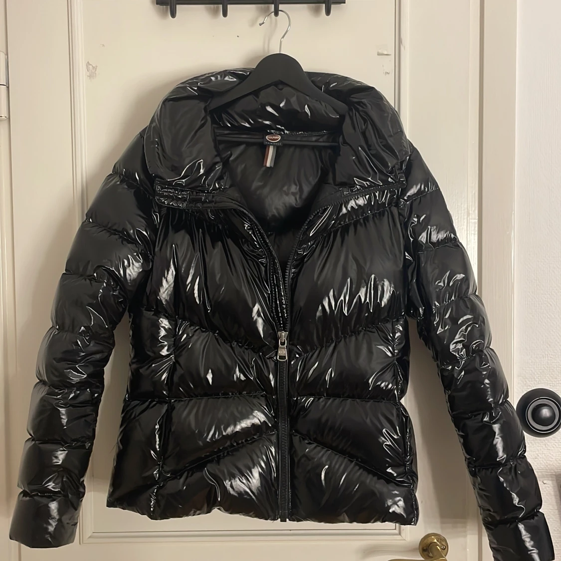 Svart glansig pufferjacka från Colmar - 2