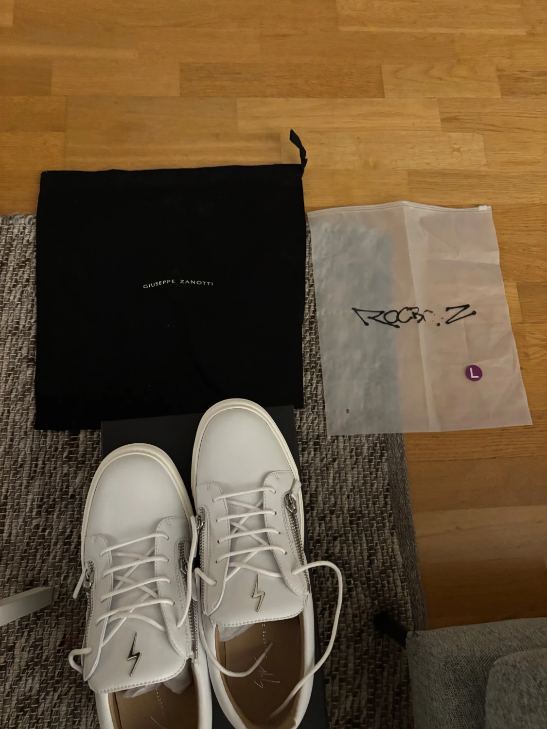 Vita Giuseppe Zanotti skor