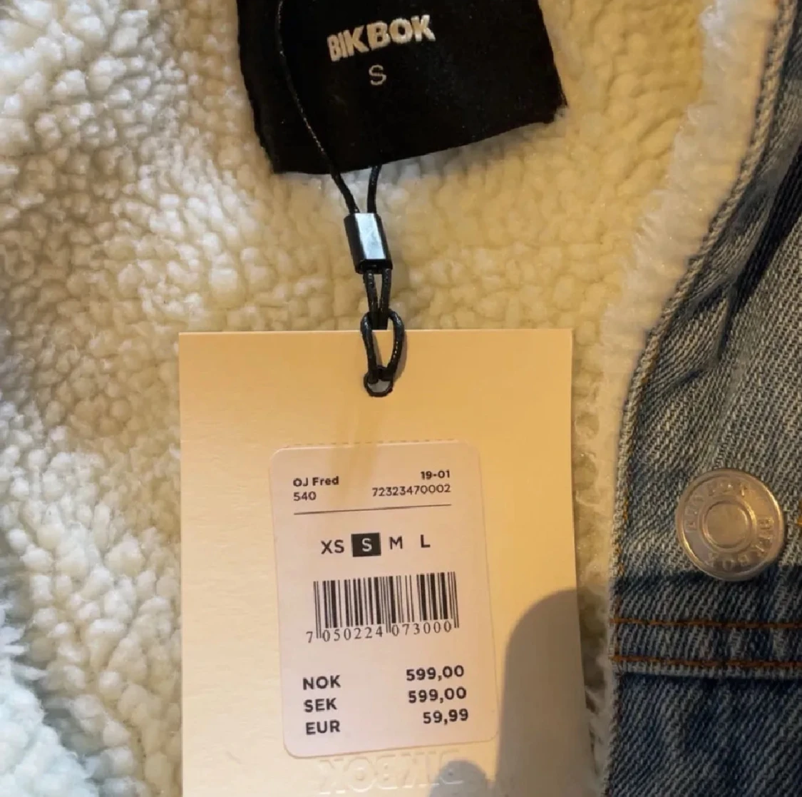 Ljusblå jeansjacka med teddyfoder Bik Bok