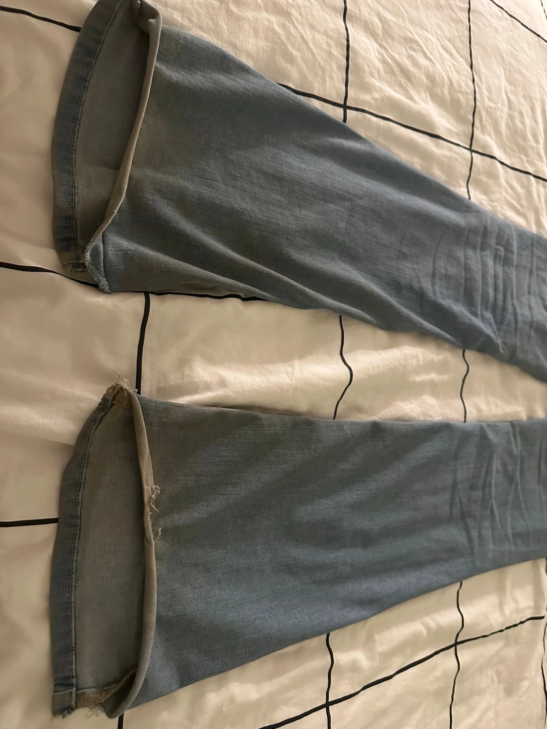 Ljusblå bootcut jeans med hål - 5