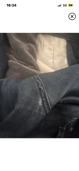 Replay Anbass - Säljer dessa replay anbass i färg Mörk blå. Storlek W30 L32. Skicket är hyffsat bra. Inga andra defekter än de på bilderna. Hör av dig vid flera frågor eller bilder